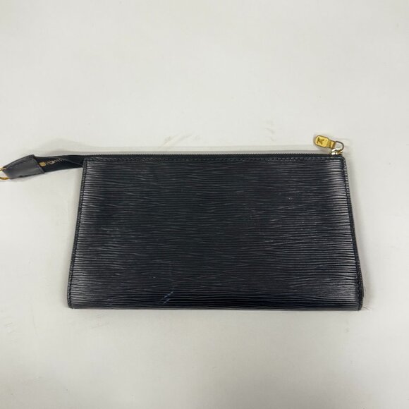 Vintage Louis Vuitton Épi Pochette | 1990s Rare Collection - Picture 5 of 9